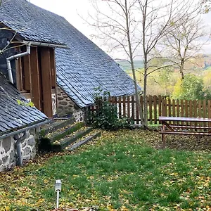  Hébergement de vacances Les Lauzes Du Mas France